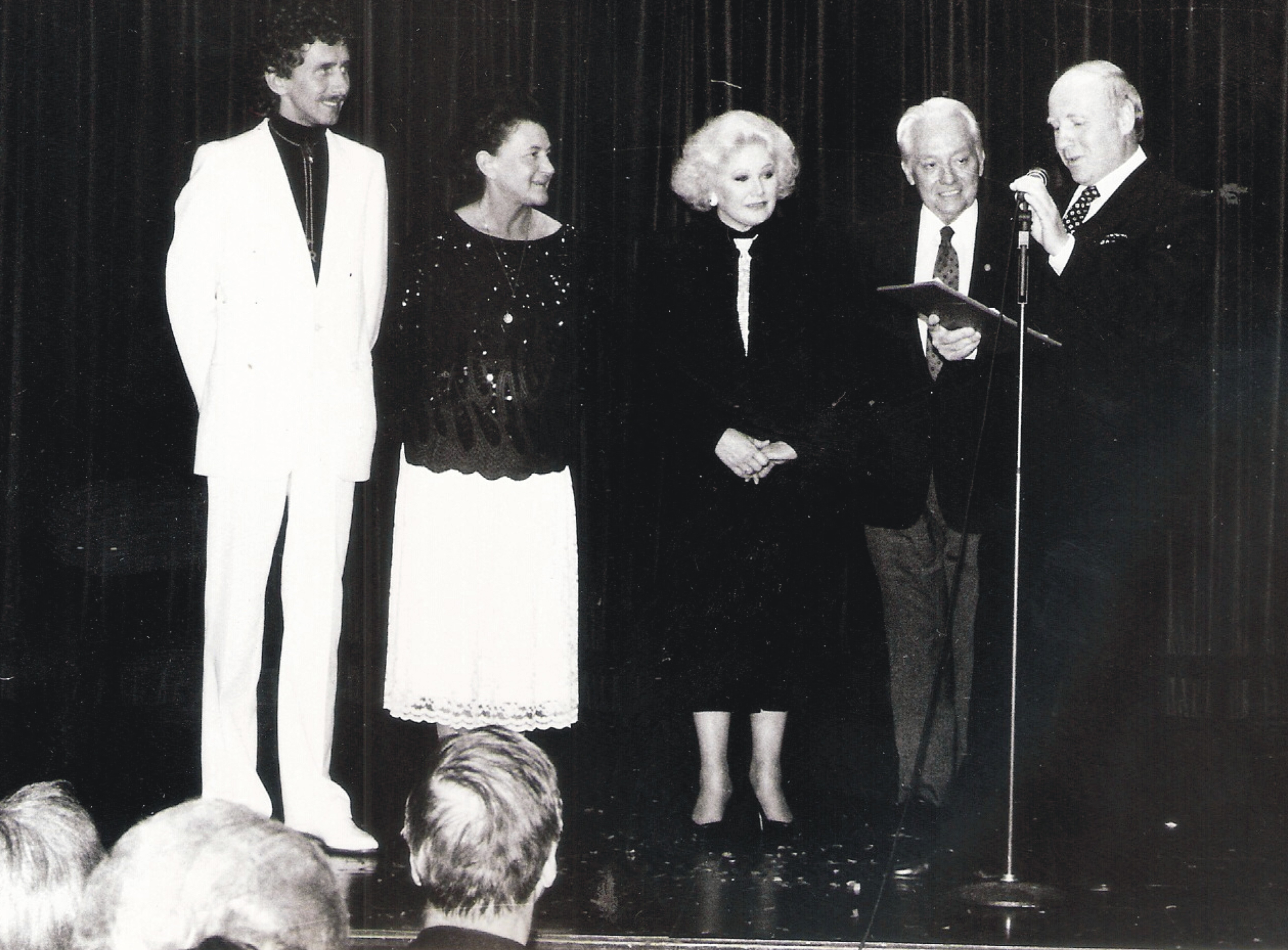 Goldene Verdienstzeichen der Magie geht an Bill Larsen vom  Magic Castl